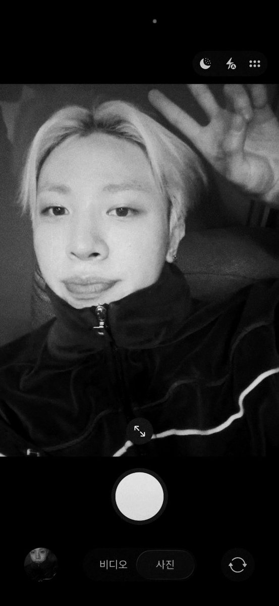 soujnghwan's tweet photo. 🎬.  doing  my  usual  routine  like  always  and  the  way  it  should  be.  i’m  not  tired  because  i  genuinely  enjoy  it,  as  long  as  i  keep  receiving  your  support,  i  know  i’ll  always  be  okay. https://t.co/FGs9H2Cu85