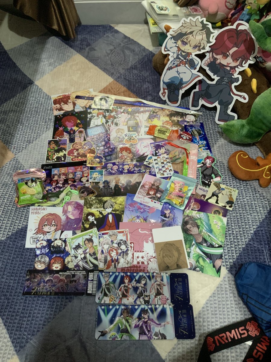 Kosman121's tweet photo. OTSUSTARS!!!!! 🌟

I really enjoyed cosplaying as high school Miyabi, met a lot starmin, got a lot freebies and of course having so much fun. Thanks you all!!!

#ホロスタ7周年 #HSOshikatsu #7thStardFestival #SEAStarsProject #StarAnnivID2026 https://t.co/pOyFKSew8y