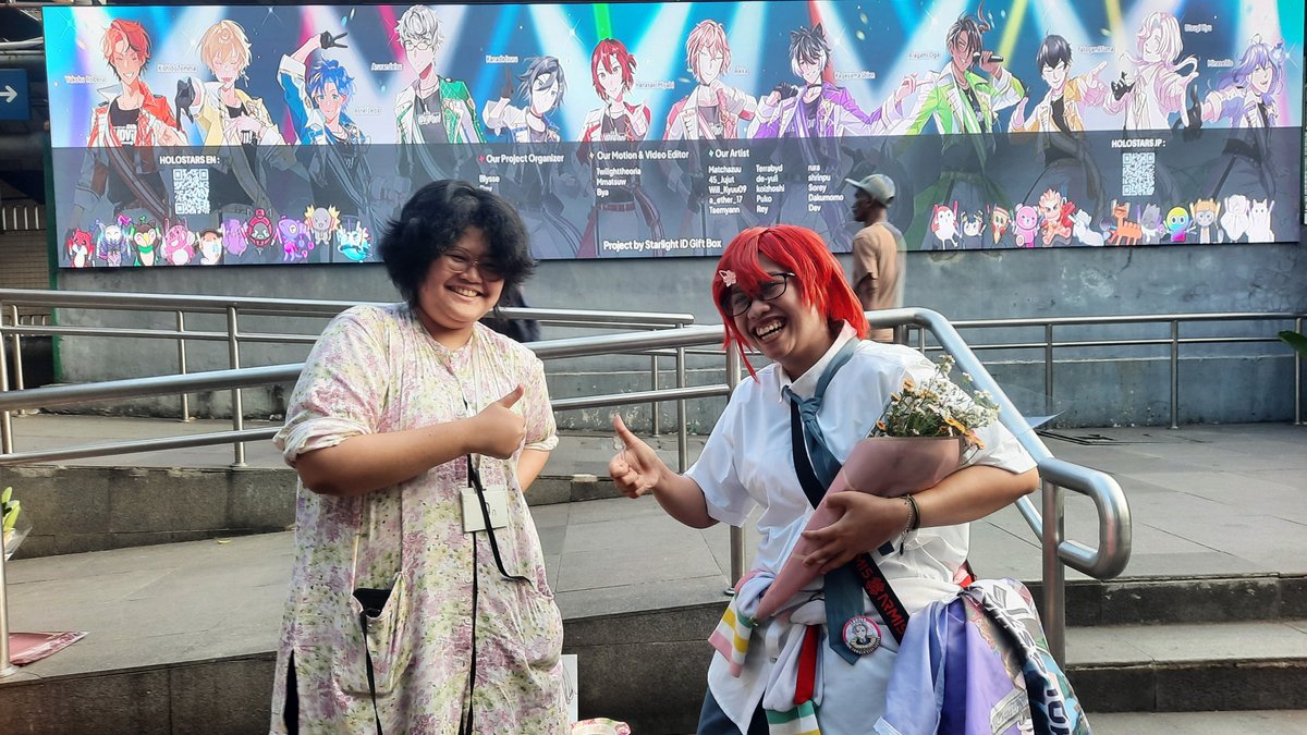 Kosman121's tweet photo. OTSUSTARS!!!!! 🌟

I really enjoyed cosplaying as high school Miyabi, met a lot starmin, got a lot freebies and of course having so much fun. Thanks you all!!!

#ホロスタ7周年 #HSOshikatsu #7thStardFestival #SEAStarsProject #StarAnnivID2026 https://t.co/pOyFKSew8y