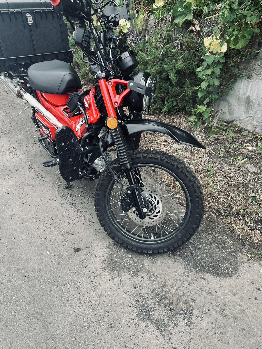 19_garage's tweet photo. ついさっきCT 125を外に出して、少し前に換えたモタードフェンダー見てみたけど、黒の方がキリッとして良いと思う👍

まーあれですね、自己満足です🙄

#ct125
#ハンターカブ https://t.co/BcZTdxOtp6