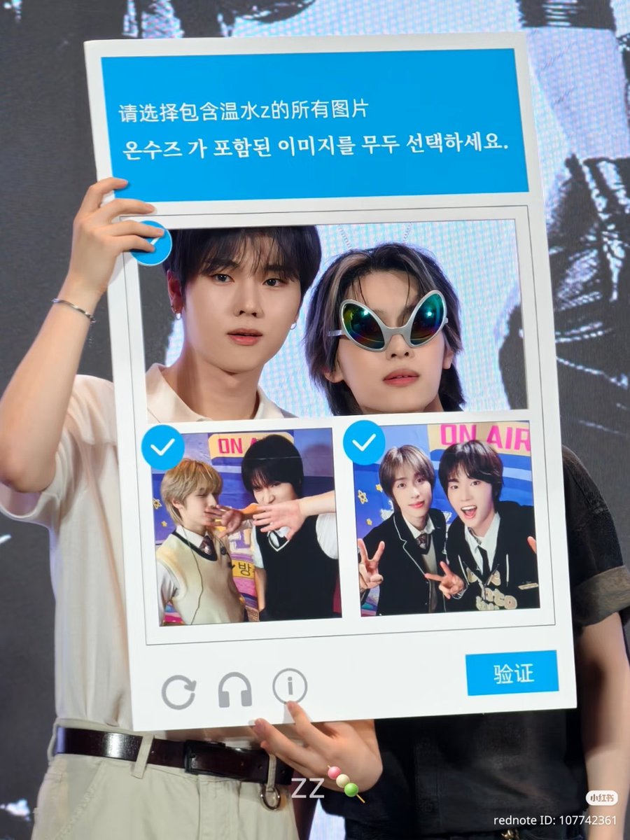 ifyouseekitty's tweet photo. 이런느낌날때마다개웃김 판넬대각선으로들어줘 https://t.co/c6v6gJbv1k