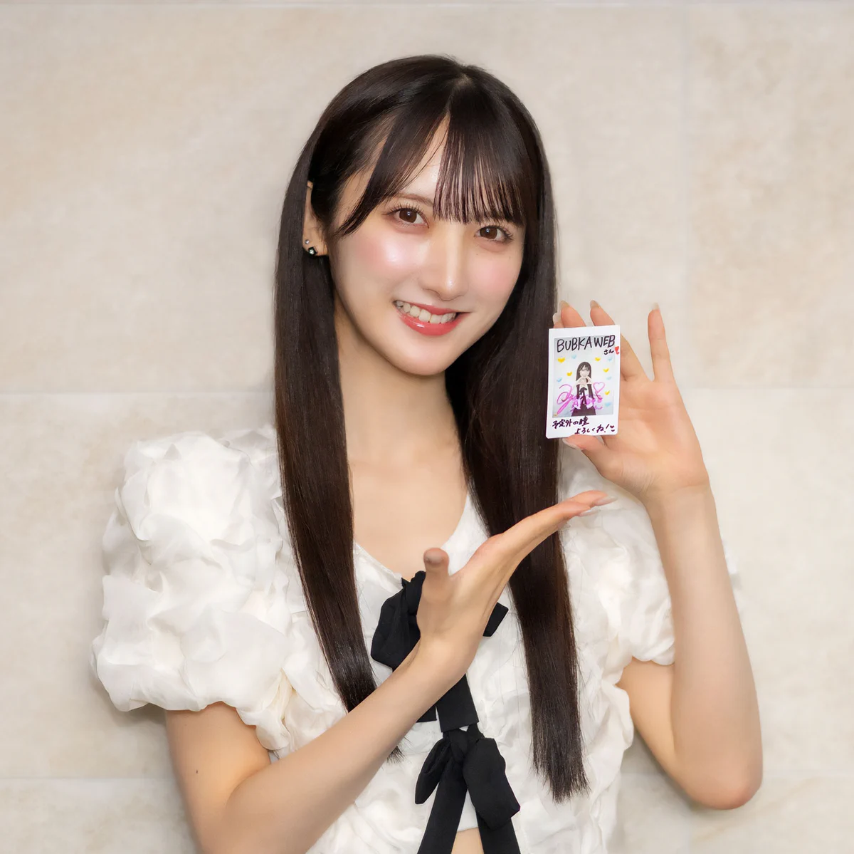 AKB48長友彩海、1st写真集『予定外の瞳』発売 大胆カットで10周年祝う
