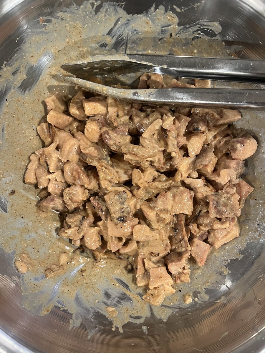 _p_ierce's tweet photo. Dinner
-creamy honey chipotle chicken (chipotle dupe)
-shredded cheese, caramelized onions
-rice w beluga lentils, bone broth, cilantro, lime, salt
-glass of milk https://t.co/P9zdtLurx5