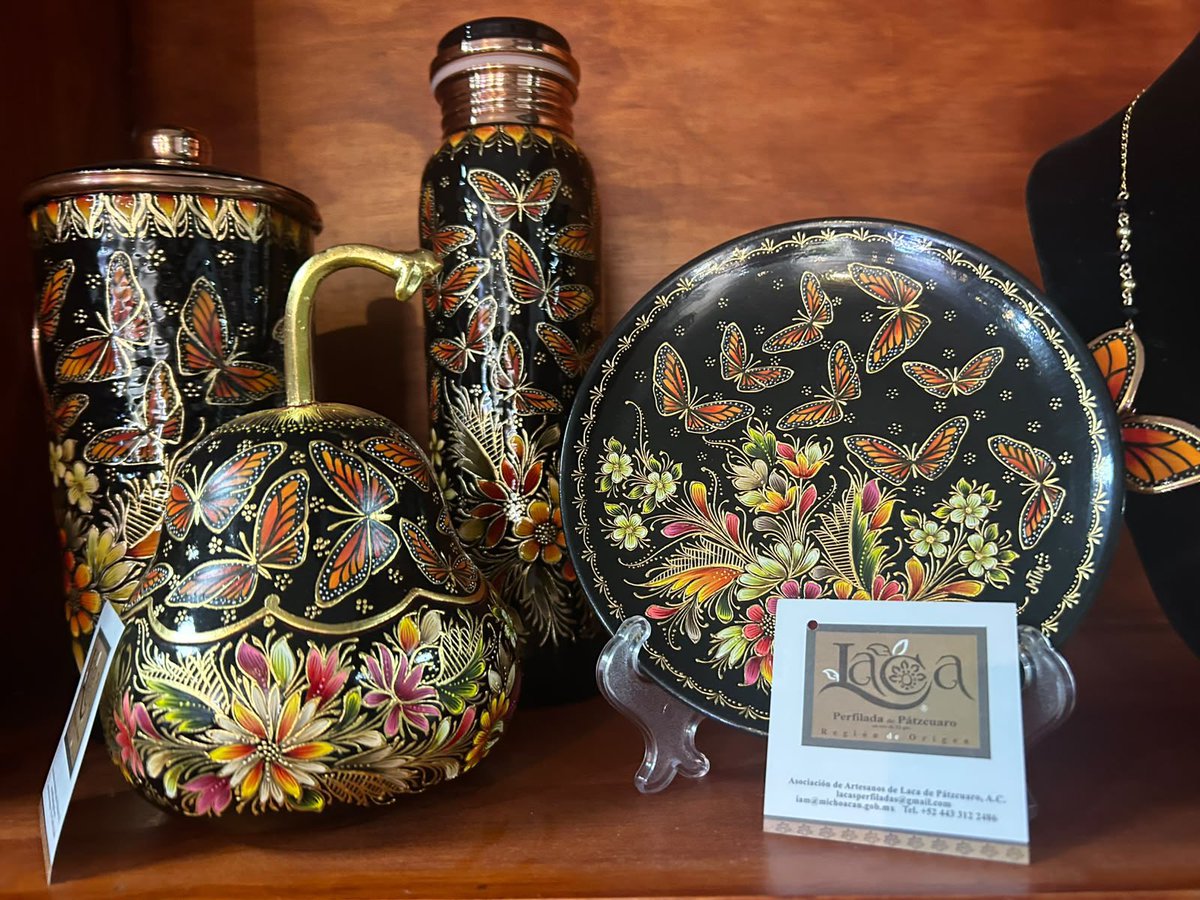 casartmichoacan's tweet photo. ⚽️¡Visita Punto México y adquiere la mejor #ArtesaníaMichoacana! 
👐🏽 Artesanas y artesanos te esperan con piezas en las ramas de textil, madera, laca, alfarería, cobre y muchas más.  #elAlmadeMéxico 
🗓 Todo junio.
📍Av. Pdte. Masaryk 172, Polanco, CDMX.
⏰ De 9:00 a 19:00 horas. https://t.co/xktTugioMY
