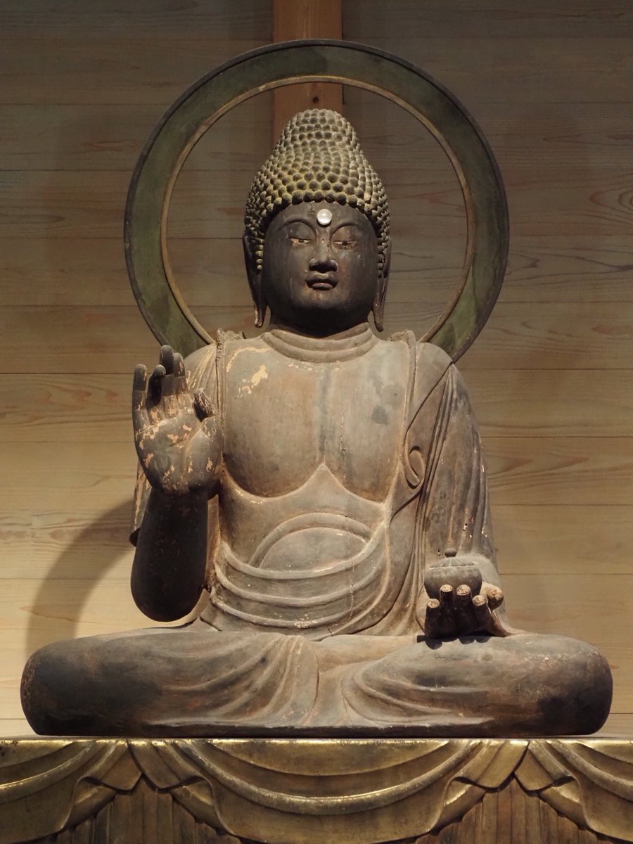 ropross's tweet photo. 仏谷寺の大日堂には、平安初期に造られた薬師如来坐像を中心に、聖観音菩薩・虚空蔵菩薩・日光菩薩・月光菩薩と5体の重要文化財に指定された仏像が安置されています

山陰の小さな寺院にこれだけ貴重な仏像が現存しているのは驚きです

ありがたいことに撮影可能でした

📍仏谷寺/美保関
🗓️5/22 https://t.co/MtNWX5bcW1