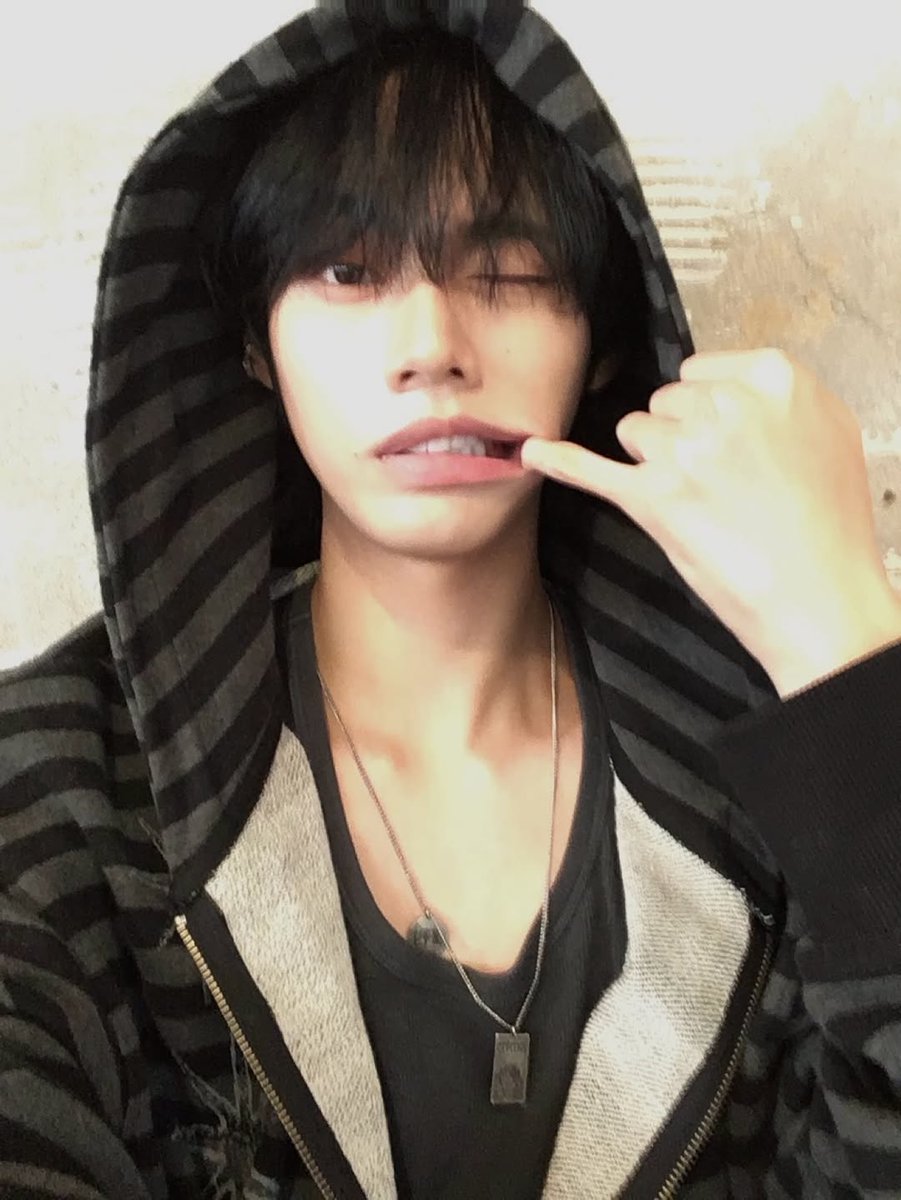 json_ceo's tweet photo. ガチでイケメンじゃないと厳しいって
そこには時流の残酷な変化がある

昔はちょいブサイク~フツメンでも
社会的ステータスがあって
お金もあるエリサラなら
アプリでも戦えたけど

今は顔面含め元が良くないと
戦えない状況がきてる

マジで学歴や社格が
女の子に刺さりにくくなったなー
と思いますね笑

そんな方々に武器を配りたい
・ナチュラル風作り込みメイク
・顔面の作り込み
・色気あるファッション

勝たせてます。
ご連絡ください