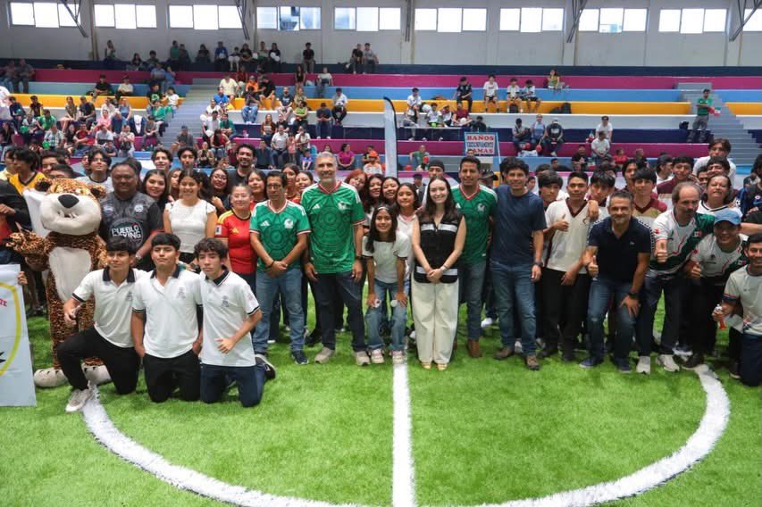 TorresAngelC's tweet photo. Arrancamos el Mundialito InterPrepas 2026! ⚽ A través de INDETUX e INJUVE, reunimos a cientos de jóvenes para vivir una gran fiesta deportiva, hacer nuevas amistades y disfrutar de la emoción del fútbol dentro de la cancha. Gracias a todas y todos los participantes por ser parte de este gran evento. Que disfruten cada partido, den lo mejor de sí en la cancha y vivan esta experiencia al máximo. ¡Nos vemos en la gran final!