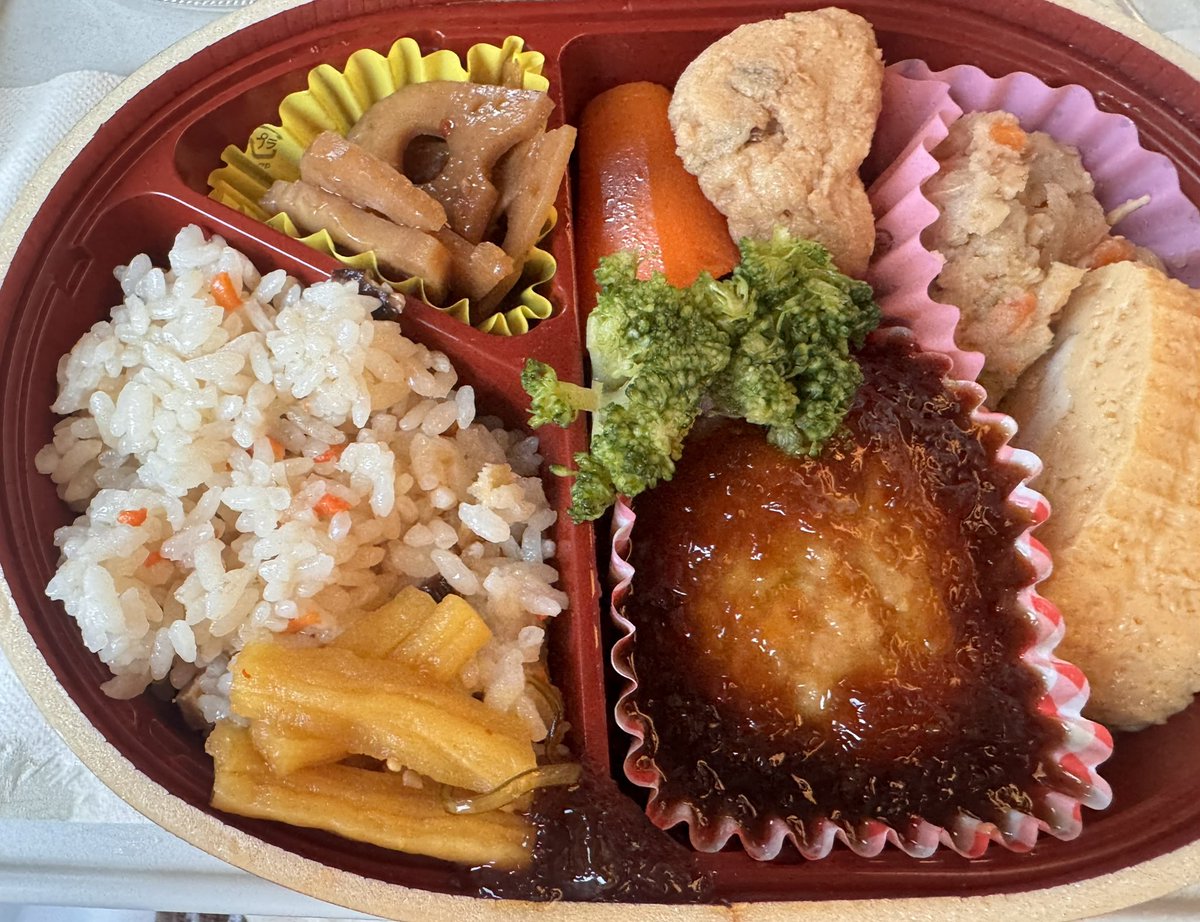 KUT_FANKS's tweet photo. やっぱり好きだなぁ(*ﾟ▽ﾟ*)
くすむらさんのお弁当💖

 #くすむら和彩弁当 https://t.co/oVqhf0MwFC