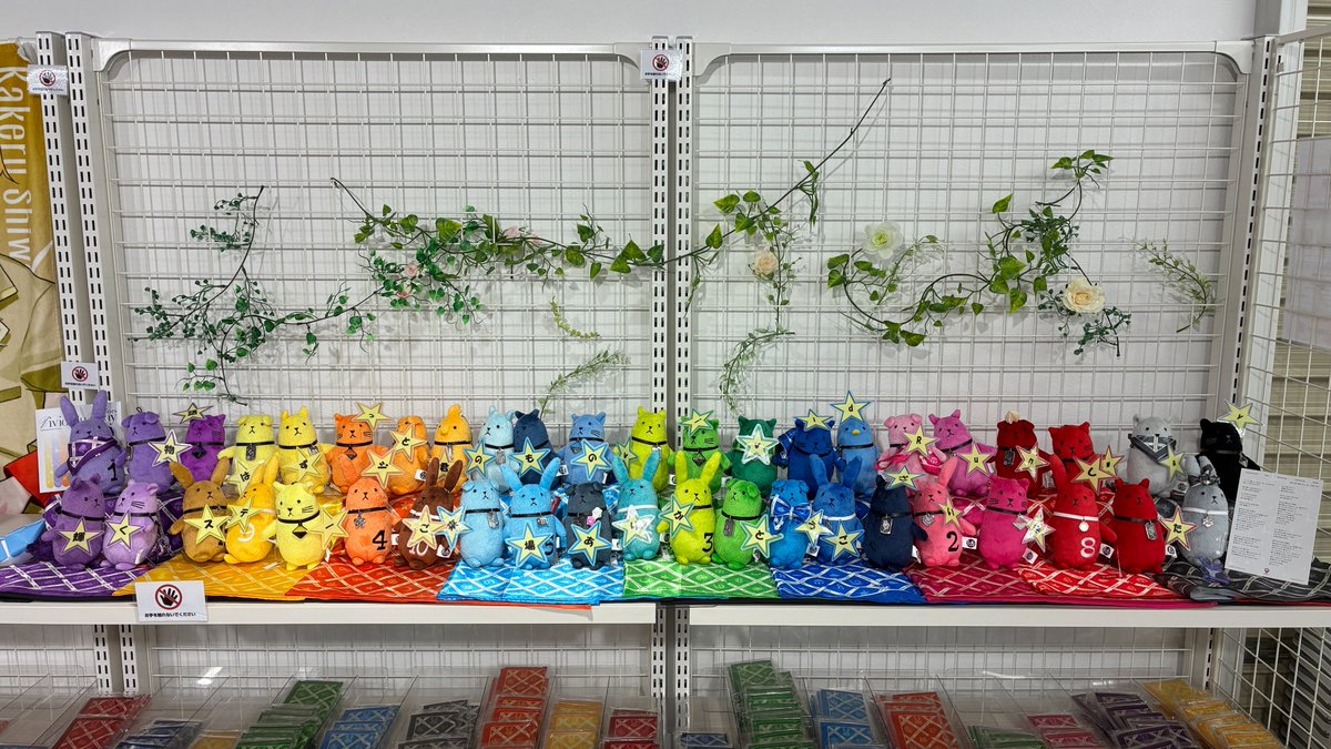 TSUKIPRO_SHOP's tweet photo. 【池袋/梅田】
本日をもちまして#ツキプロショップ「Vivid Runway #ビビラン」はグランドフィナーレです🎨🌈
多くのお客様にご来店頂き、誠にありがとうございました。
今後とも【ツキプロ】をよろしくお願いいたします！ https://t.co/PqAPqpolqT