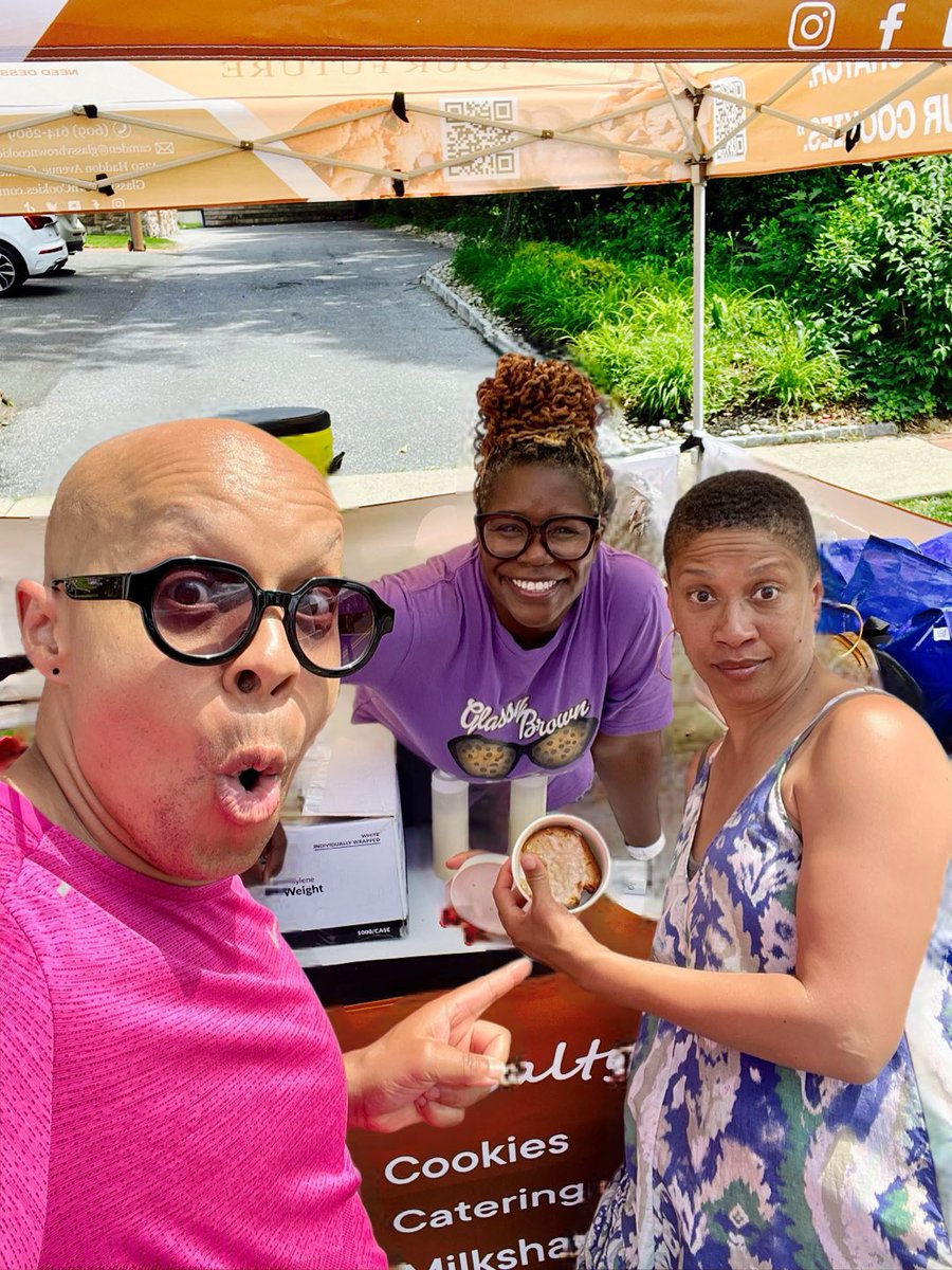 JeanBaylor's tweet photo. 😎 It was so good running into our sis &amp; amazing dessert boss @GlassyBrown today! She blessed us with the most delicious sweet potato lemon cake! 😋🙌🏾 Visit her Camden, NJ shop, you won’t be disappointed!

#TheBaylorProject #GlassyBrownCookies https://t.co/Jld1aYtAdw