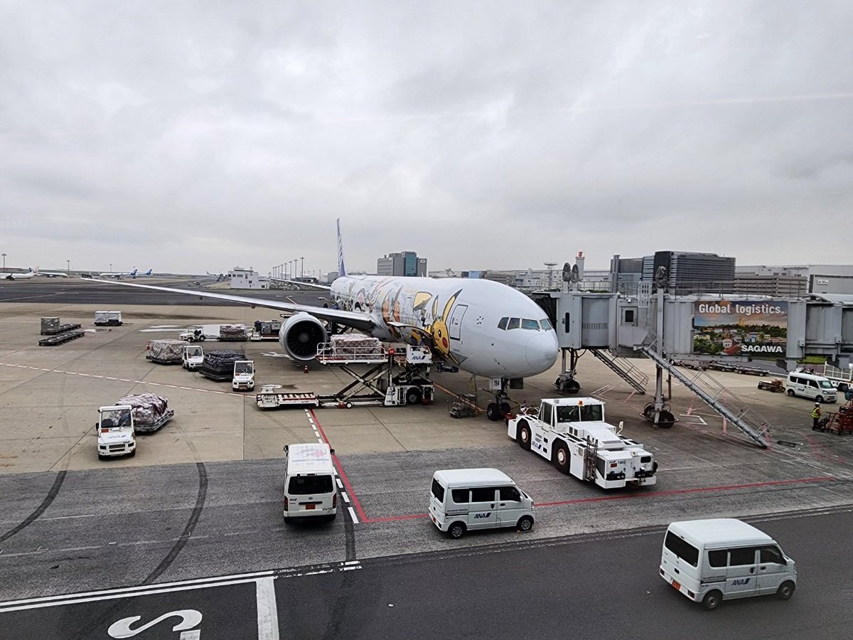 tetsu_gi's tweet photo. なんか前回から間が短いですが、今回はいつもの青組Boeing 777-300でJFKまで。
幸運？たまたまイーブイジェット。 https://t.co/FykumDibak