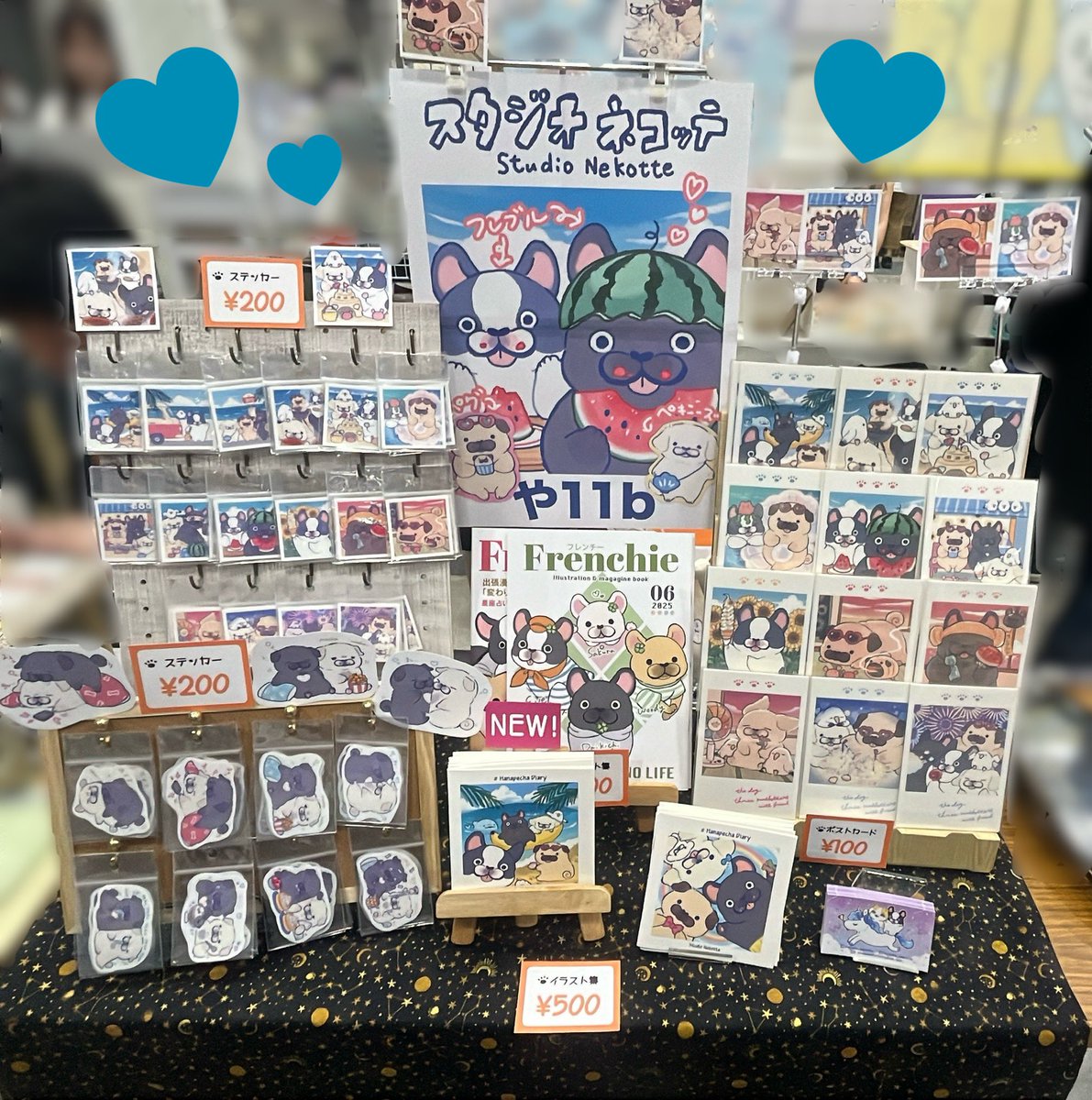 studio_nekotte's tweet photo. 🐶設営完了しました〜🐶

🐾サークル：スタジオネコッテ
🐾スペース：東1【や11b】

フレンチブルドッグ(フレブル)×2、パグ、ペキニーズの初夏の鼻ぺちゃ祭り🌞🌴🌺✨
本日はどうぞよろしくお願いします🐶

 #コミティア156 #COMITIA156 https://t.co/l4npHGFuZK