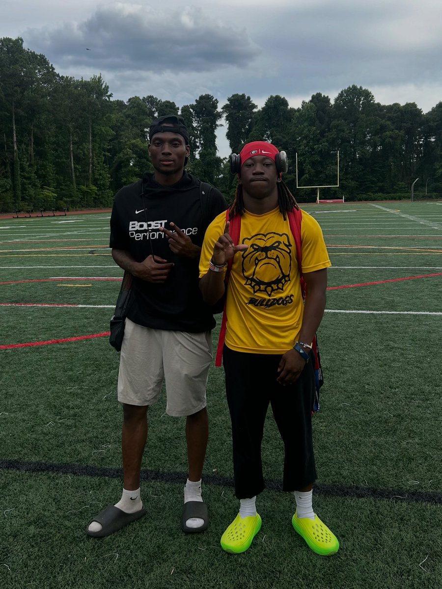 KaleilThomas's tweet photo. Great offense and defense work to sharpen my footwork,hand-eye coordination and eye discipline ,getting 1% better each day @LHS_Bulldog1  @DekalbRecruits @RecruitGeorgia https://t.co/yiO8g8SfX9