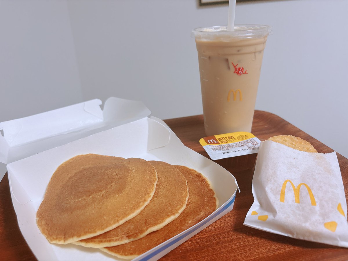 uvdt___'s tweet photo. ひさしぶりの朝マック界隈とそのために起きた人たち https://t.co/Y8t46nTt2q