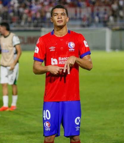 s4trvienz's tweet photo. 🇭🇳 | Clinton Bennet, futbolista del Club Deportivo Olimpia, debutó este 6 de junio de 2026 con la Selección Nacional de Honduras en el partido ante Argentina, cumpliendo el sueño de vestir por primera vez la camiseta catracha a nivel internacional. https://t.co/nDhCRECR4R