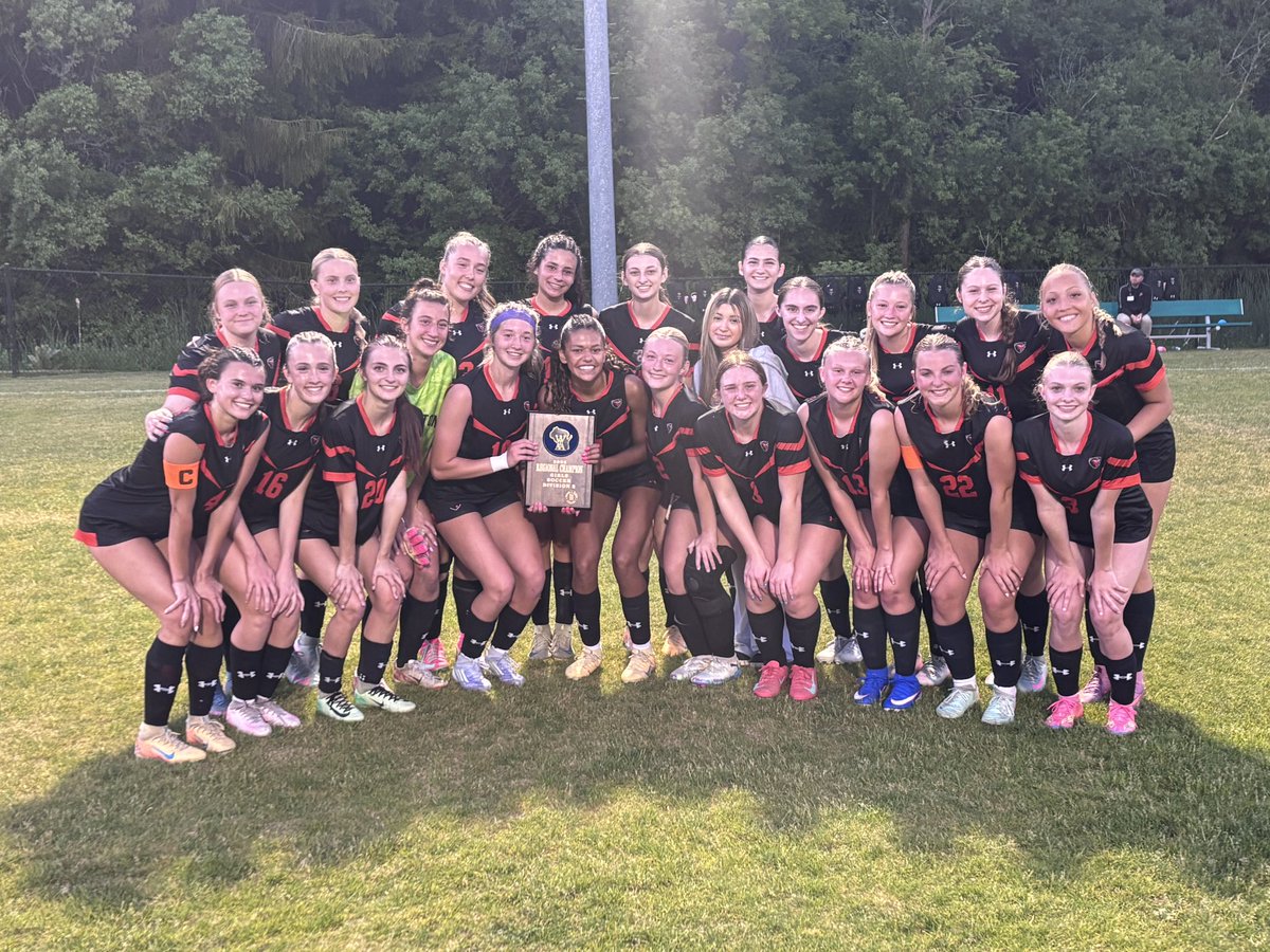GraftonHIHawks's tweet photo. Regional Champs! A 2-1 win over Whitnall moves the Hawks to Thursday’s sectional semifinal on Thursday at The Nest! #BlackHawkpride https://t.co/rqgggJtnrU