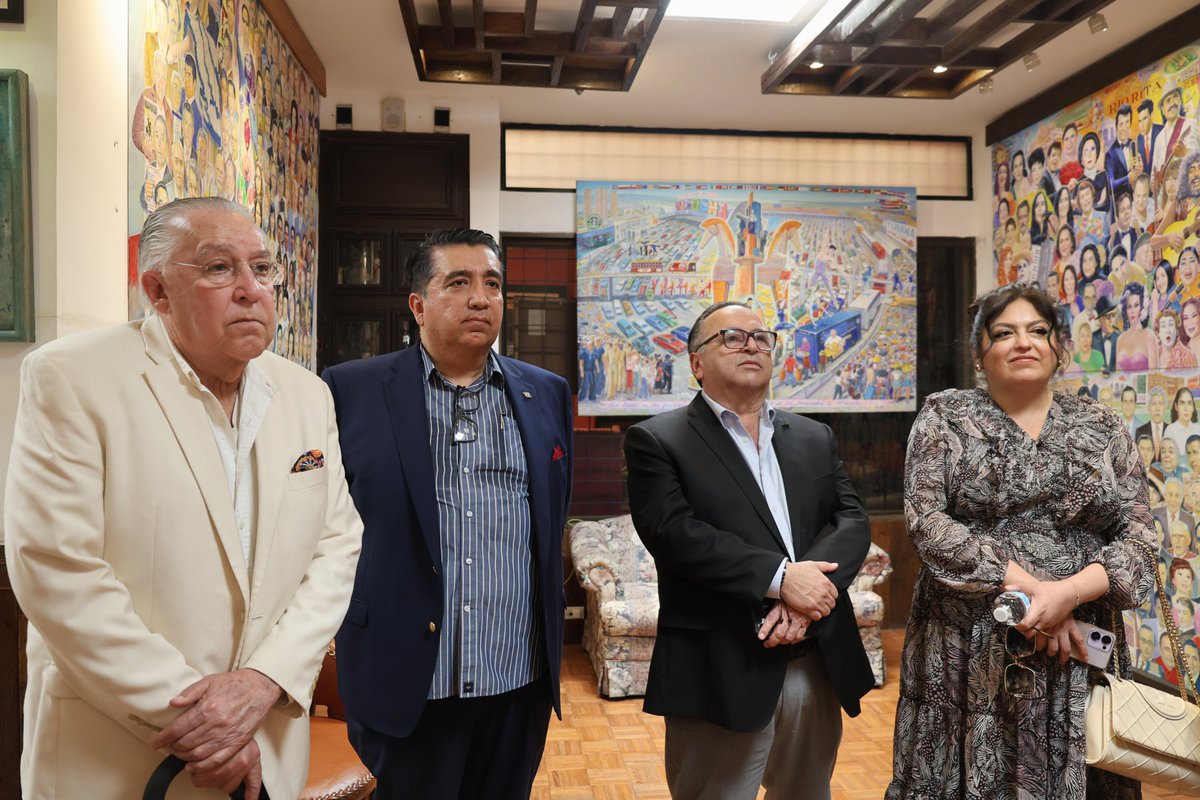 Olivaldo_Paz's tweet photo. Con integrantes de @CanacoTijuana acompañamos al Embajador de Irán en México, Sr. Abolfazl Pasandideh, a conocer la Casa Mural “La Vida de Tijuana”, símbolo de la historia e identidad de nuestra ciudad. @AguirreLomeli @paulo_aguirre https://t.co/dBEMQmEyBd