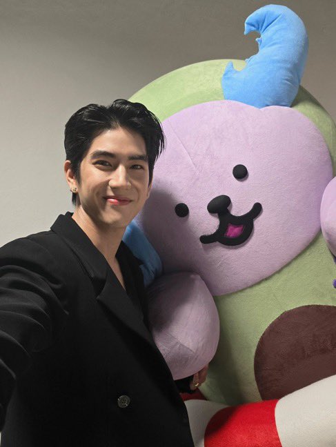 mnmc9997's tweet photo. หน้าเหมือนปะป๊าจิม พูดเหมือนปะป๊าซี https://t.co/0bFwh4BMeu