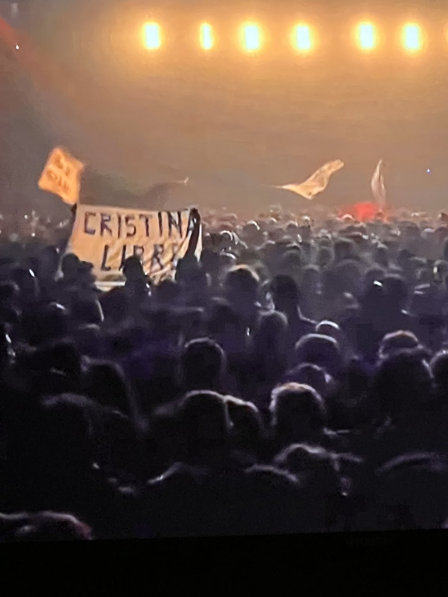 JuanCuzzolino's tweet photo. “Cristina Libre” en el recital de Los Fundamentalistas ✌🏼 https://t.co/umtiRAywwP