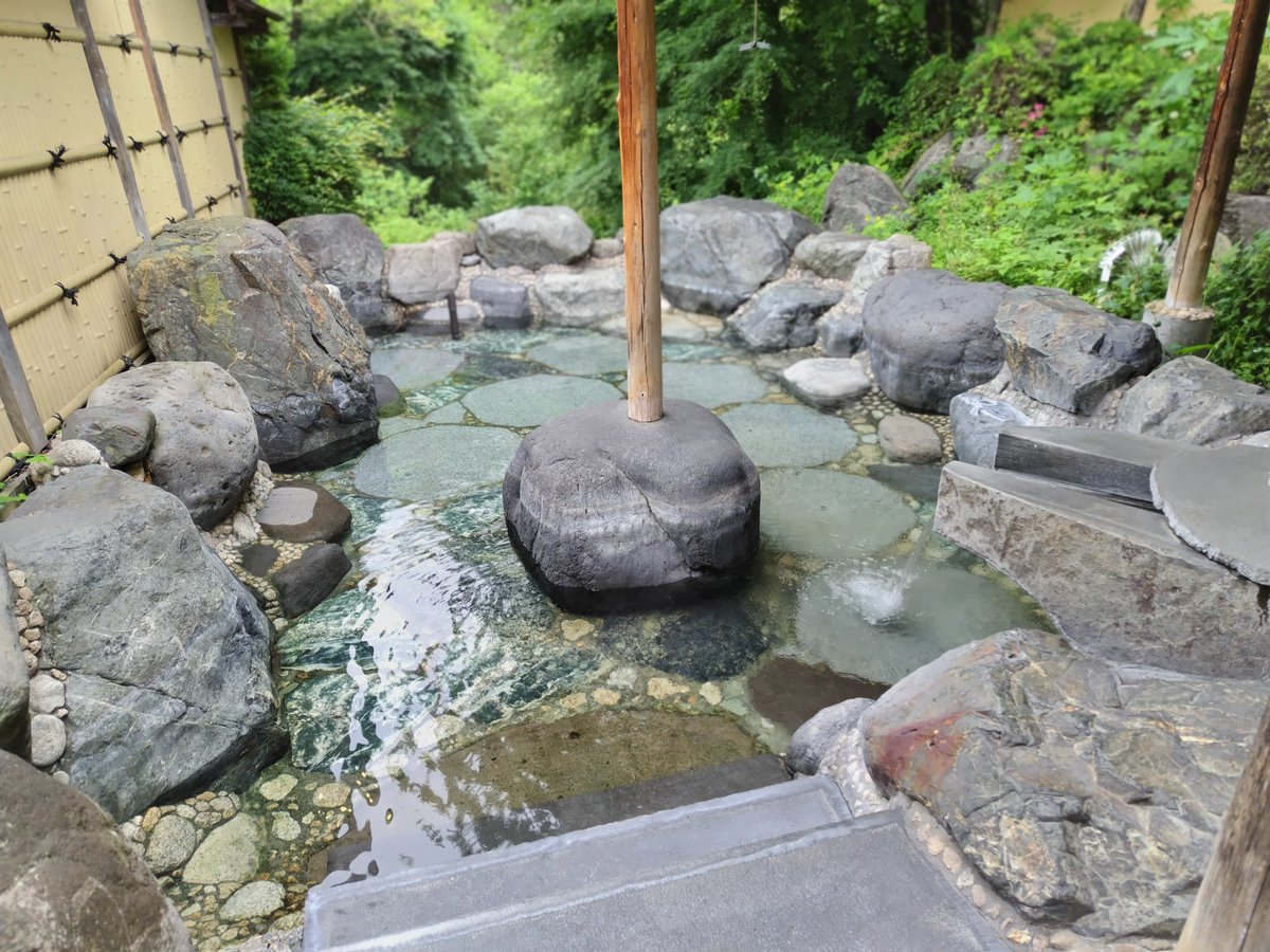 MASAKURI1's tweet photo. 投宿したのは幡谷温泉ささの湯でした。
日帰り入浴メインですが宿泊も可能です。
お客の居ない日曜の午前中しか行った事有りませんでしたが土曜日夕方以降の混雑具合には驚きました…😅 https://t.co/Z0hw8DvUld