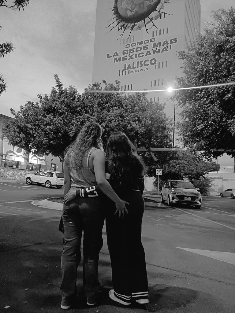 Sus3567's tweet photo. Les dejamos un regalito!🔥
A la persona que la llegue a encontrar!
Tendrá la dicha de quitarnola a ambas🍑🙊 https://t.co/rBVzxJWbW2