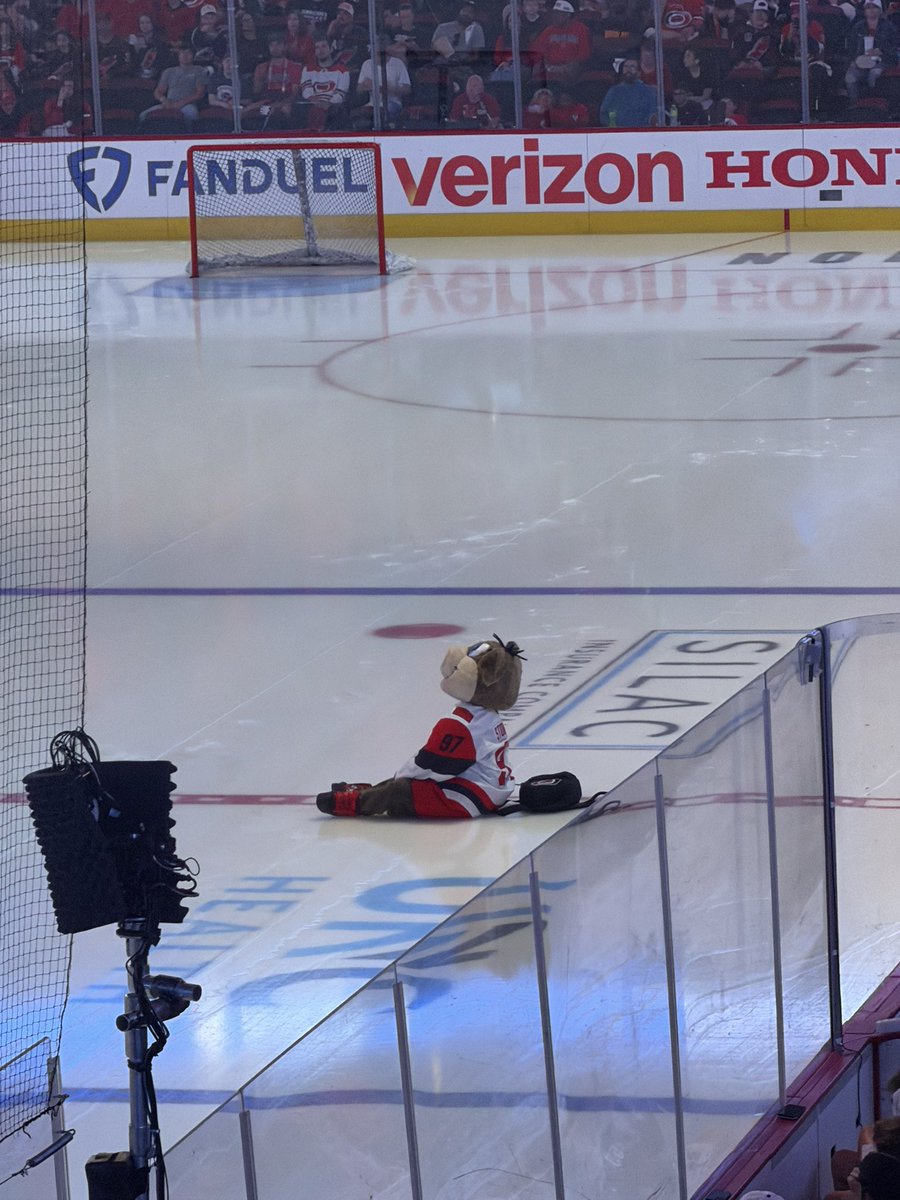 bvkakke's tweet photo. We should all explode rn. https://t.co/seafTknFSJ