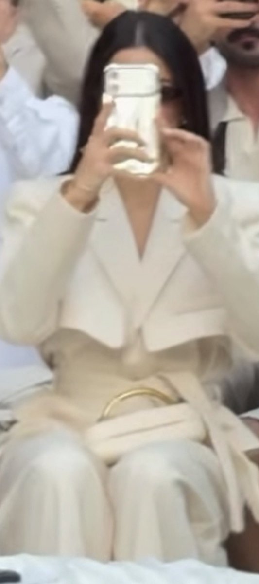 CabelloH4rmo's tweet photo. NATÁLIA, EU NECESSITO DE UMA FOTO DO SEU LOOK 🤯 https://t.co/8Uyc504Xsr