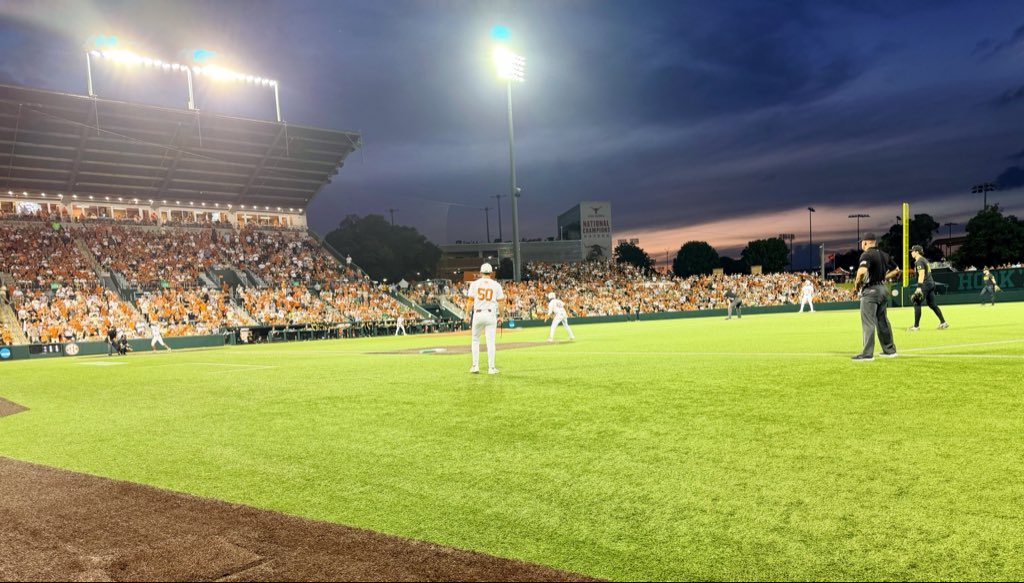 MEBoyer_'s tweet photo. .@SEC Super Regional Weekend stop #3 - Disch-Falk Field in Austin with @TexasBaseball. https://t.co/QAFqVWxAuw
