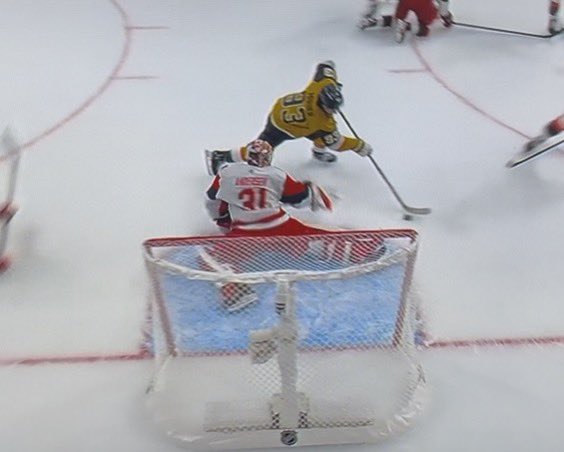 Tanner_remo's tweet photo. @Marner93 with the beautiful move to obtain his 3rd point of the night to push the lead to 3-0
#vegasknights #canes https://t.co/rApNDLzLv9