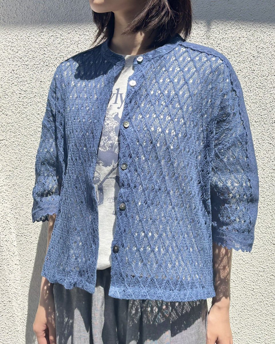 marbleSUD_naka's tweet photo. メッシュレース

リボンが可愛いプルオーバーと、
羽織としても大活躍のロクブシャツが登場🌿

ひし形のデザインレースで、こなれ感がありながらも、
風通しの良い生地で暑い季節に着やすいアイテムです✨

ぜひ店頭でご覧くださいませ！

#マーブルシュッド #中崎町 https://t.co/BwcXKULuCk