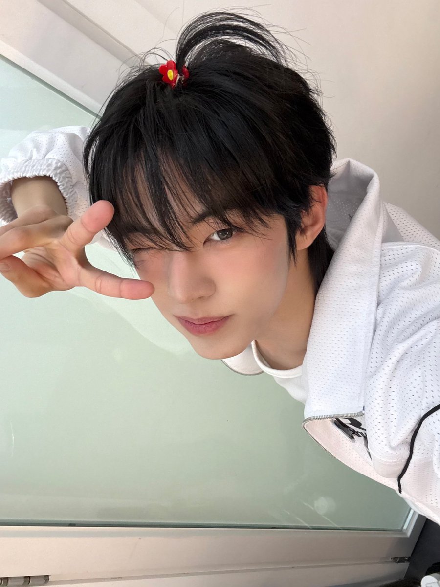다다 tweet media
