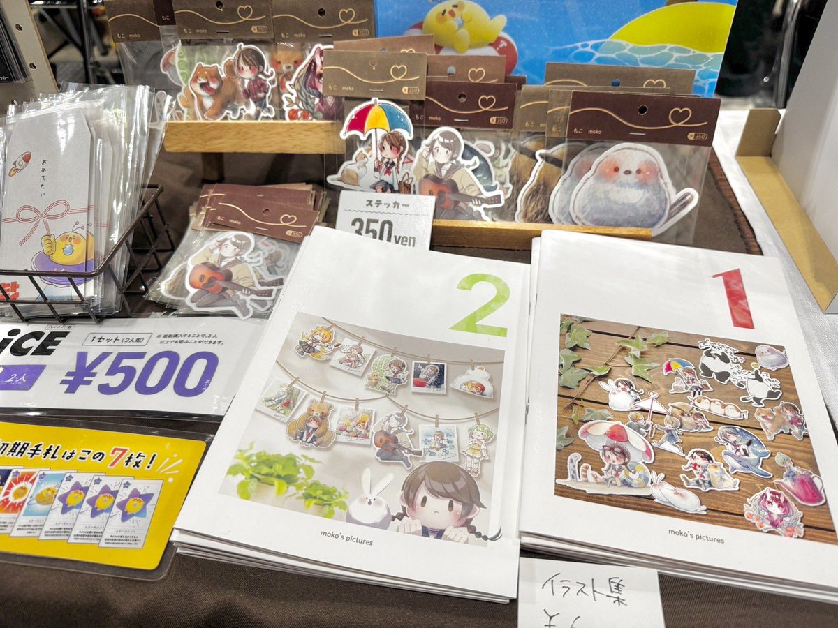 HitProjectV's tweet photo. 【#COMITIA156】設営完了🌟
日時：6月7日(日)11:00～16:00今日‼️
場所：東京ビッグサイト『Q03a』

オリジナルグッズや『HitV出展祭』でコラボ中のVTuber様とのグッズと、もこさんのステッカーやイラスト本なども販売いたします✨

ぜひお立ち寄りください(´▽｀*)✨ https://t.co/KadxpHiV4t