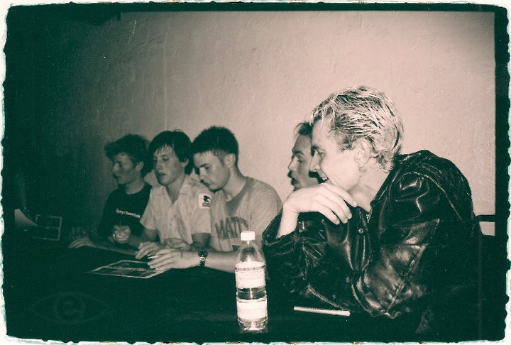 jamie_marsters's tweet photo. Pics of the Day: Baby James Marsters & baby Ghost of the Robot signing their lives away... or something...
@JamesMarstersOf #JamesMarsters @GhostoftheRobot #GhostoftheRobot #OKButWhyDoTheyLookLikeThe #NaughtyKidsAtTheBackOfTheClassroom #InThatLastPic? #TooCoolForSchool https://t.co/aF4SybJeyY