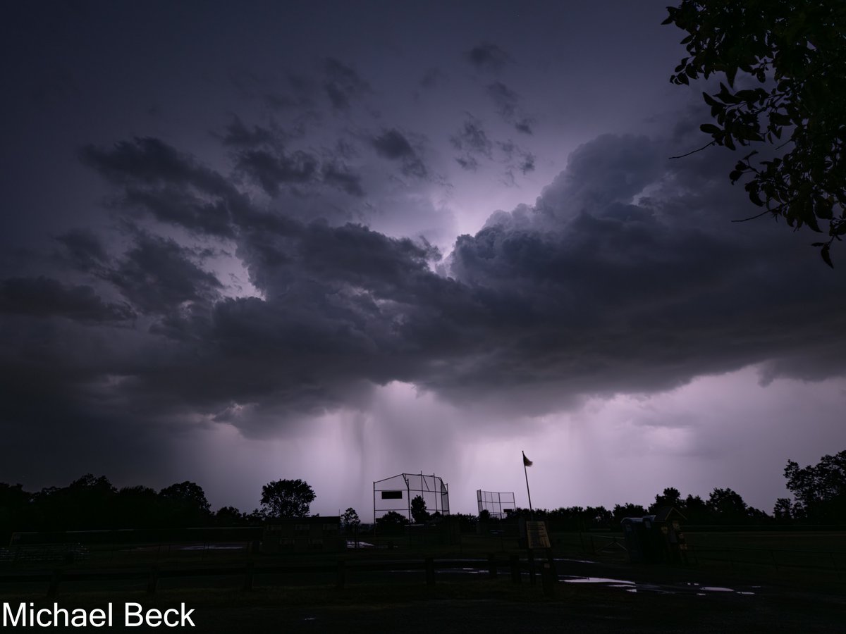 29_Beckster's tweet photo. Some lightning and backlit storm clouds, before the rain chased me in Portland, Ct. @Eweather13 @RachelFrank_CT @ericfisher https://t.co/8WOYBNzihg