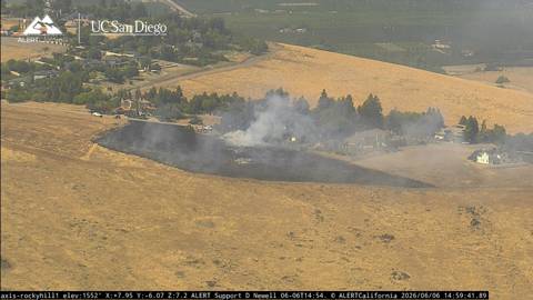 CodeRed001Blue's tweet photo. #ViewFire 400 Block of Valley View Dr, Exeter, Tulare County.
2:59PM Air and ground resources are on scene of a 5-acre vegetation fire with a potential for 10 acres. https://t.co/rsLsWApxvU