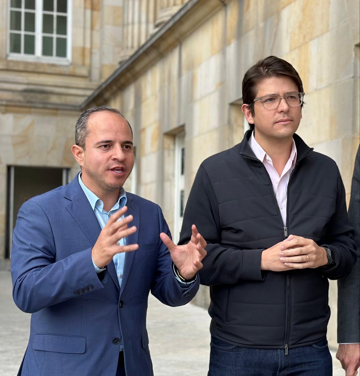 Juan_EspinalR's tweet photo. Miguel, tarde que temprano llegará justicia para los que dieron la orden. 

🙏🙏🙏 https://t.co/WNu7dHy1PI