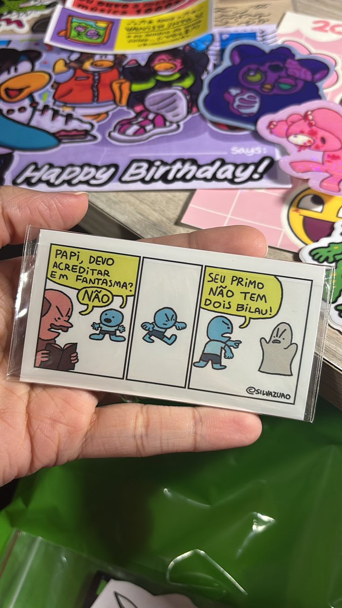 hypinico's tweet photo. apaixonada nas artes que comprei hoje, principalmente essas do morto de fome ❤️‍🩹

tive o prazer de conhecer o @silvazuao e ele eh muito querido simpático https://t.co/tsw5FeykDp