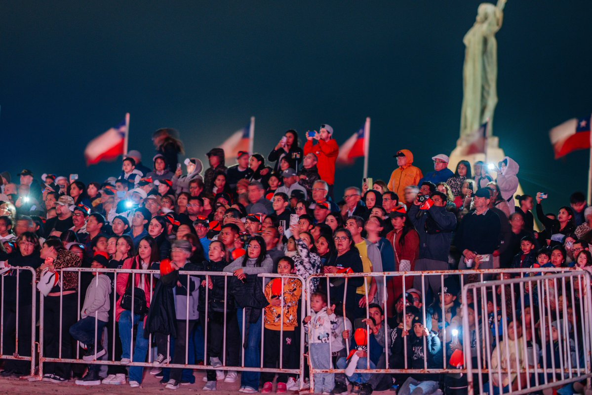 PresidenteKast's tweet photo. Esta noche tuve el privilegio de participar en la alegoría histórica de la Toma del Morro de Arica. Una ciudad llena de orgullo, patriotismo y amor por Chile. https://t.co/0k7M9ofHCi