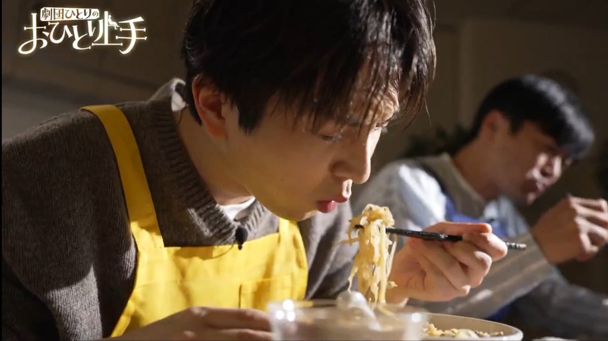 mochiyoshi's tweet photo. その昔、お茶漬けを黙々と食べる男性を間近で撮るだけというCMが流行ったことがありまして
ラーメンをただただ食べる吉田仁人のCMとかいい絵になるよねって話 https://t.co/fHOeTpNG9i