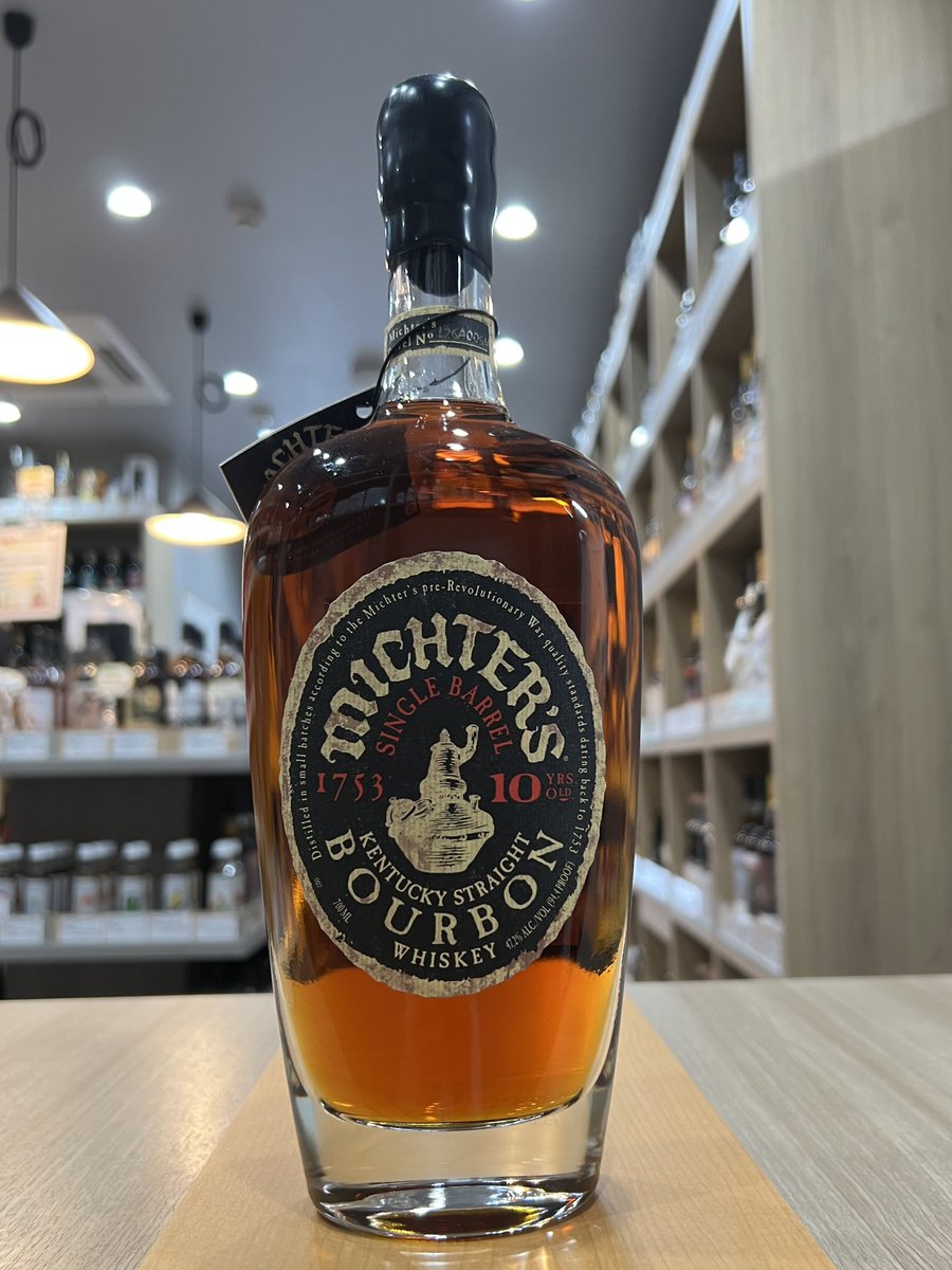 thewhiskyplus's tweet photo. ミクターズの限定商品、着弾💥

こちらはバーボンウイスキー10年。10年以上熟成した選りすぐりのバレルを、最も味わいの引き立つ47.2%でボトリングしたケンタッキーバーボン。輸入元資料によると、心地よい甘いアロマ、舌の上でとろけるキャラメルの豊かな味わいにスパイスのアクセント。¥34,760税込 https://t.co/1KZxvzAOAN