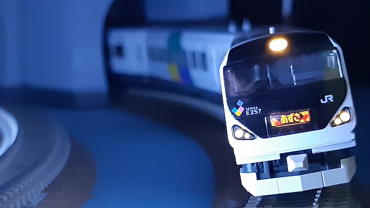 JC32CO51's tweet photo. 深夜の中央線、この静寂が好き。

#鉄道模型
#KATO
#中央快速線
#JR東日本 https://t.co/qkH7lq1dLZ