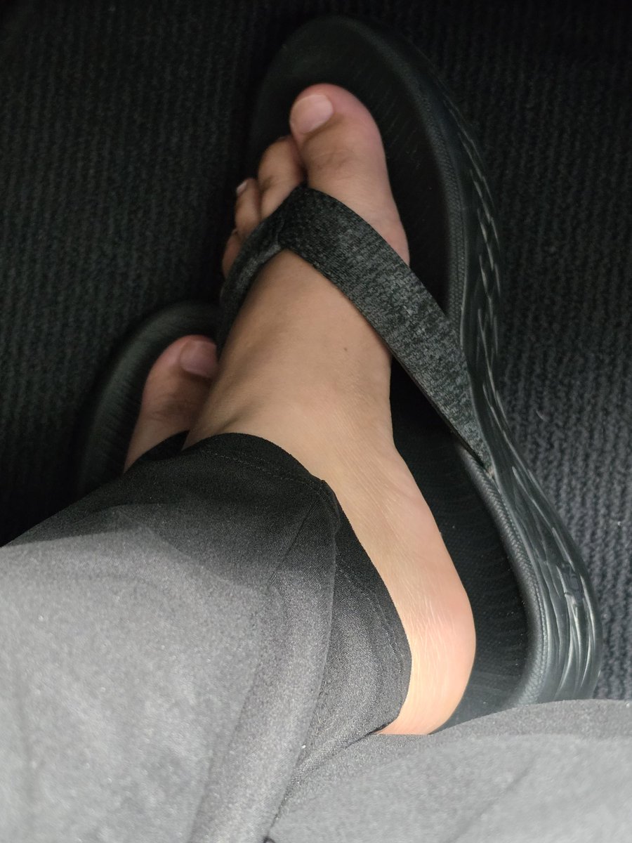 girlfromapt203's tweet photo. Earlier today.....

#feetfetısh #feetworshi̇p #feet #SaturdayJamz #shoes #bare #paypigs https://t.co/4TzEFIbrRr