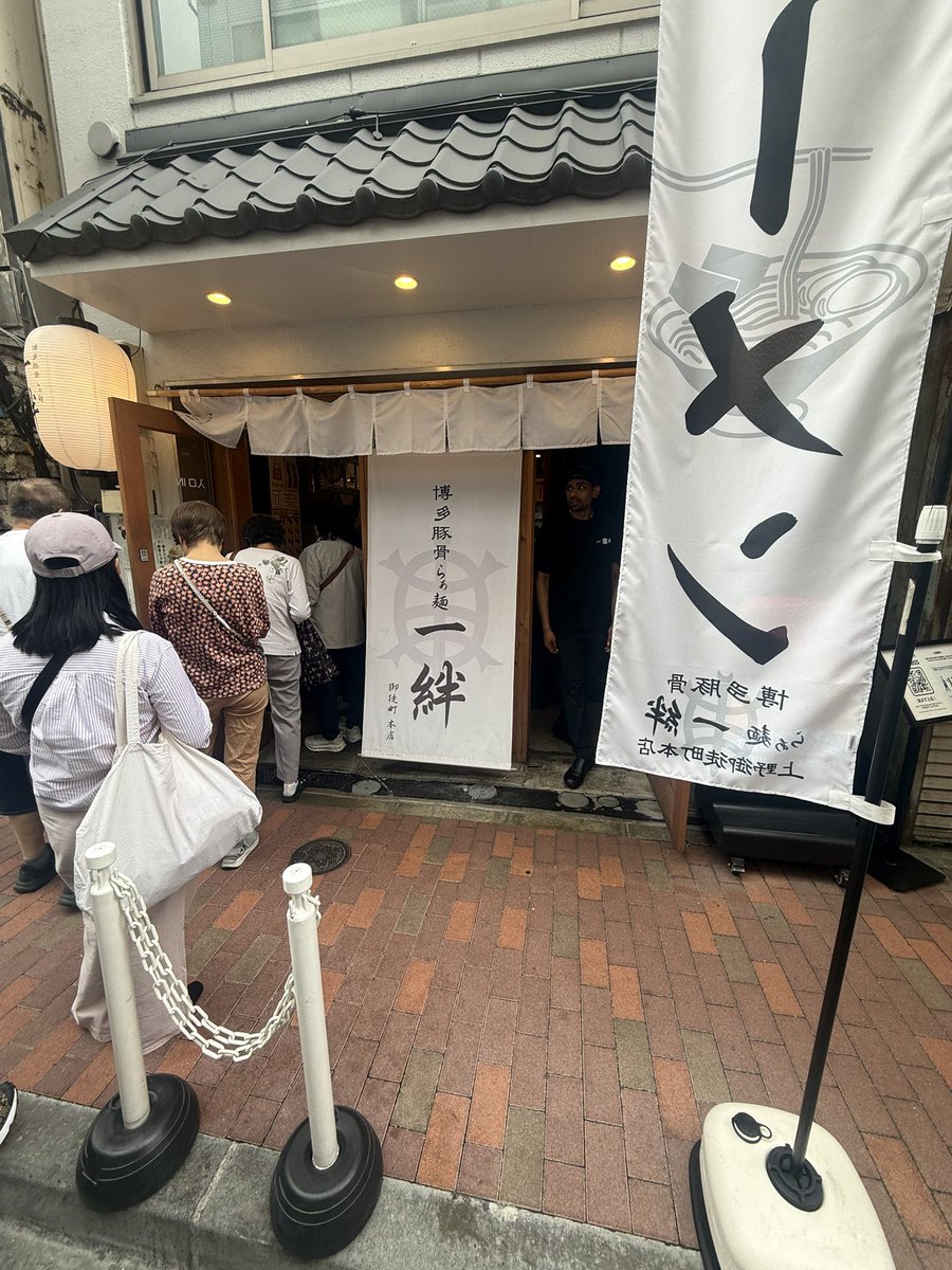 like_a_visual's tweet photo. 今日の案件のラーメン屋。めちゃ並んでる！ https://t.co/skfmQlVJr3