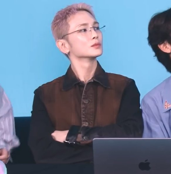 retrotesque's tweet photo. kibum in the MV commentary was so lethal tho... the glasses... and when he crossed his arms like this😭 https://t.co/VElKJBVsgR