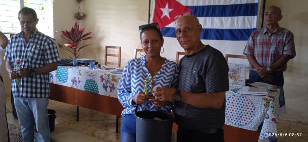 BazanGarlobo's tweet photo. Felicidades para nuestros cuadros de cumpleaños en este mes de junio 
#CubaVive
#EducacionPilon
#MunicipioPilon https://t.co/ojmtkUik93