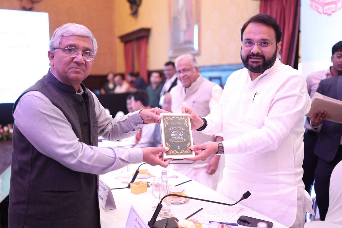 ProfAnilKumarT1's tweet photo. Several Heads of Institutions of higher education presented their views on the proposed Viksit Bharat Shiksha Adhishthan Bill before the Joint Parliamentary Committee chaired by Dr D Purandeswari with engaging, insightful and optimistic discussion @PurandeswariBJP @EduMinOfIndia https://t.co/mt5zDWdHI8