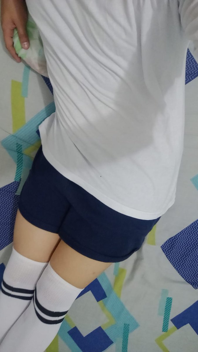 michiil548's tweet photo. Hace unos días un amigo me dijo que me veria bien vestido de femboy, y se me quedo en la acné (normalmente no me visto asi), esto es lo mejor que pude con algo de mi ropa normal que opinan? 👉👈 https://t.co/mSVaFhrgZN