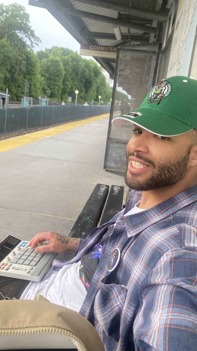 GodSPNDnBullet's tweet photo. Got to mingle a bit today. Live streaming &amp; reviewing different weed strains! Also brought my Mpc sample along! 

How’s everybody doing ?!?!!?

Peace &amp; Stay blessed! https://t.co/nhbBujKPd3