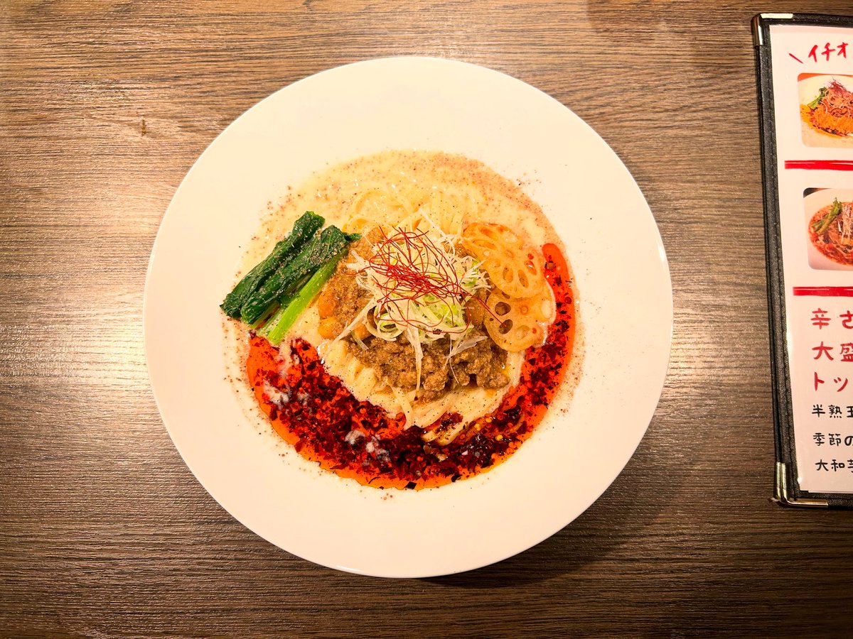 TanTan_heizou's tweet photo. こんにちは！
店長の橋本です！
今日は肌寒いのでスープの担担麺が美味しい日ですね！
豆乳とゴマの濃厚なスープや、
牛乳と味噌のクリーミーな飛鳥鍋風の
スープ
どちらの担担麺もお楽しみいただけます！
是非温まりに来てください！
#担担麺と串中華へいぞう
#奈良グルメ
#Narafood
#近鉄奈良駅すぐ https://t.co/zSC9pC10oU