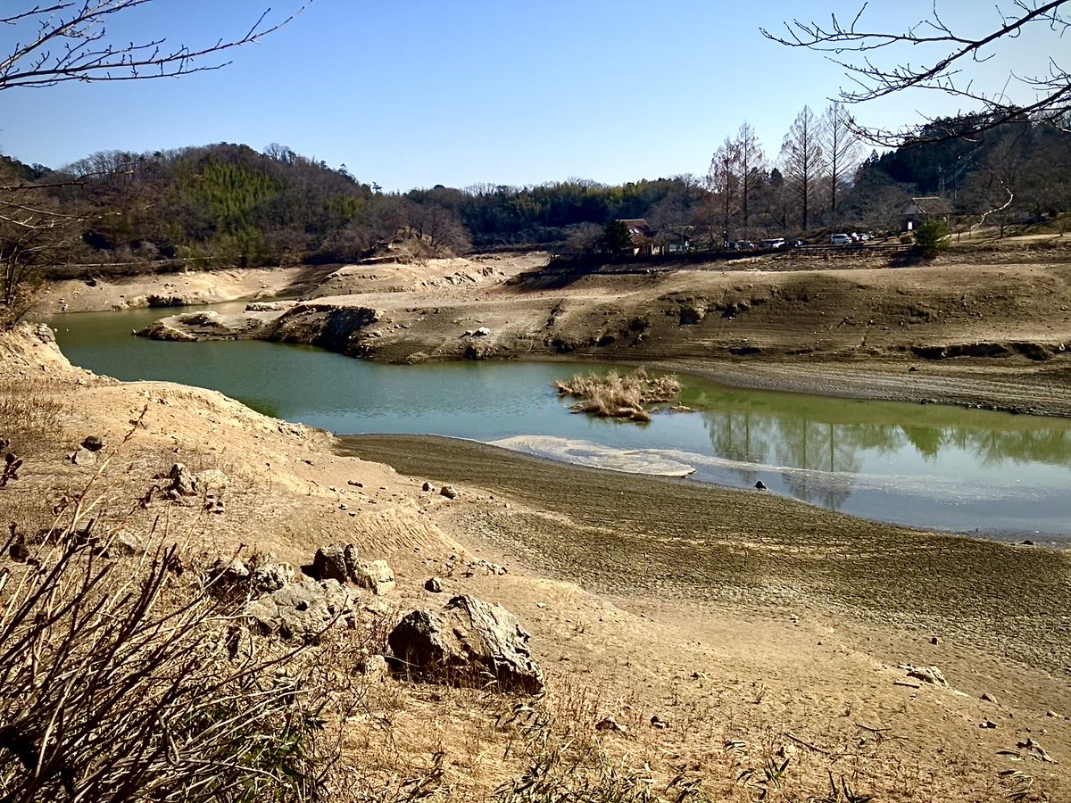 modello_luxury's tweet photo. 市内の大塩湖ですが、3月、4月、5月、6月と徐々に水が溜まって来ています。

2月、3月では貯水率30%を切っていましたが6月に入り60%を超えて70%近くになってます。
これで農業用水にまわせるので田植えが行えますね！😊 https://t.co/EPKpfBeySo